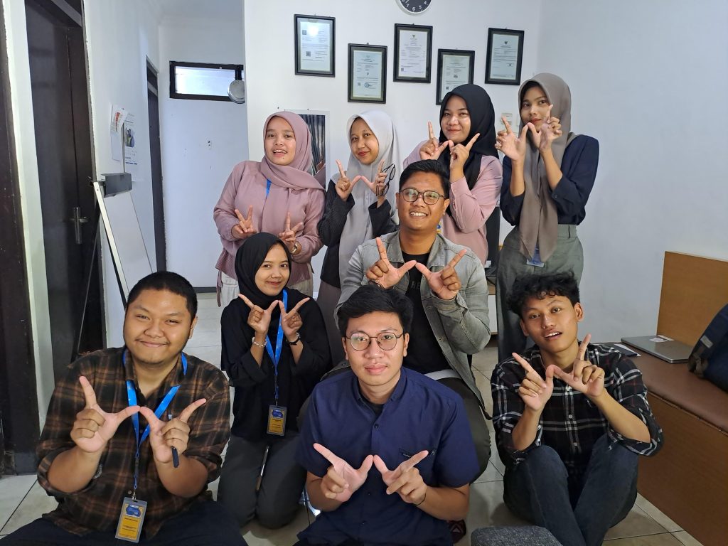 Gen Z punya potensi untuk meningkatkan perekonomian melalui inovasi bisnis. Bergabunglah dengan Waralaba Plus untuk belajar bisnis gratis!