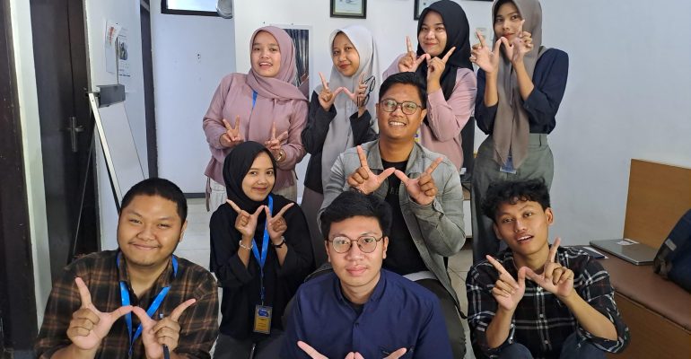 Gen Z punya potensi untuk meningkatkan perekonomian melalui inovasi bisnis. Bergabunglah dengan Waralaba Plus untuk belajar bisnis gratis!